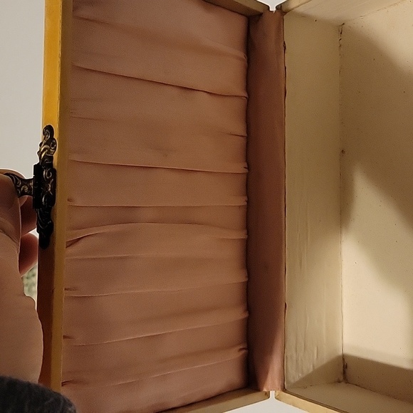 Vintage Celluloid? Jewelry or Hankerchief Box w Courting Couple Victorian - Picture 10 of 12